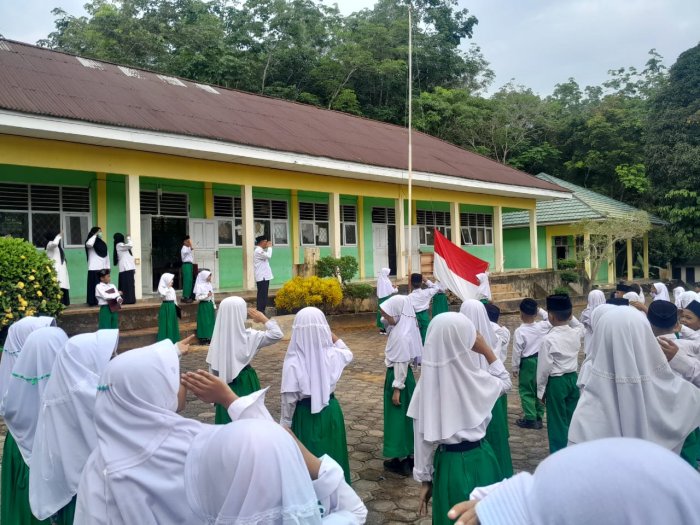 Upacara Bendera Digelar di MIN 5 Muaro Jambi