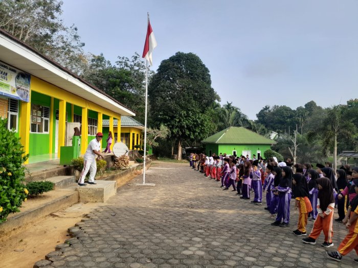 MIN 5 Muaro Jambi Adakan Senam Sehat Bersama Siswa dan Guru MIN 5 Muaro Jambi Adakan Senam Sehat Bersama Siswa dan Guru