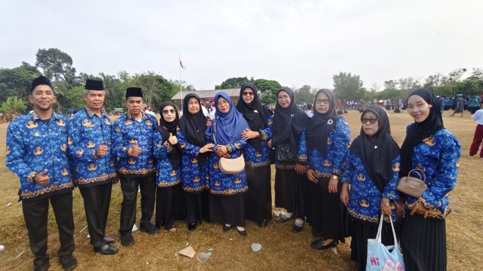 MIN 5 Muaro Jambi  mengikuti upacara hut ri ke 81