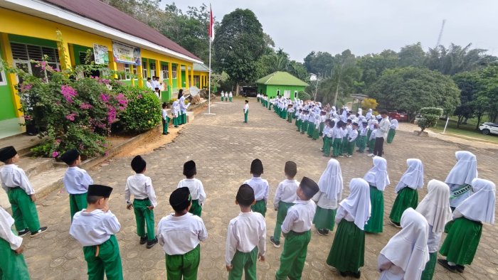 MIN 5 Muaro Jambi Gelar Upacara Bendera Rutin MIN 5 Muaro Jambi Gelar Upacara Bendera Rutin