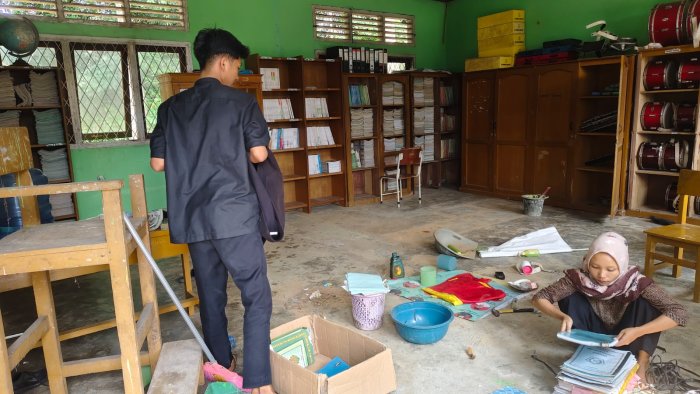 kegiatan bersih bersih di min 5 muaro jambi